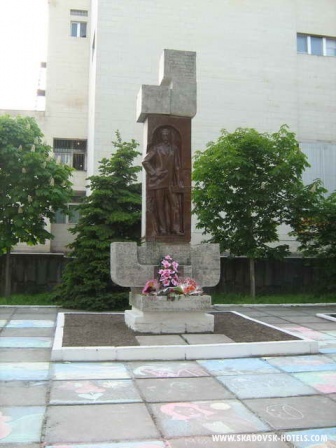 Памятник основателю города - Скадовскому С.Б.